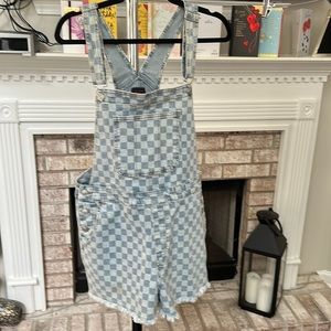 Women’s No Boundaries Denim Overall Raw hem Short Overalls. US SIZE LARGE. NWOT